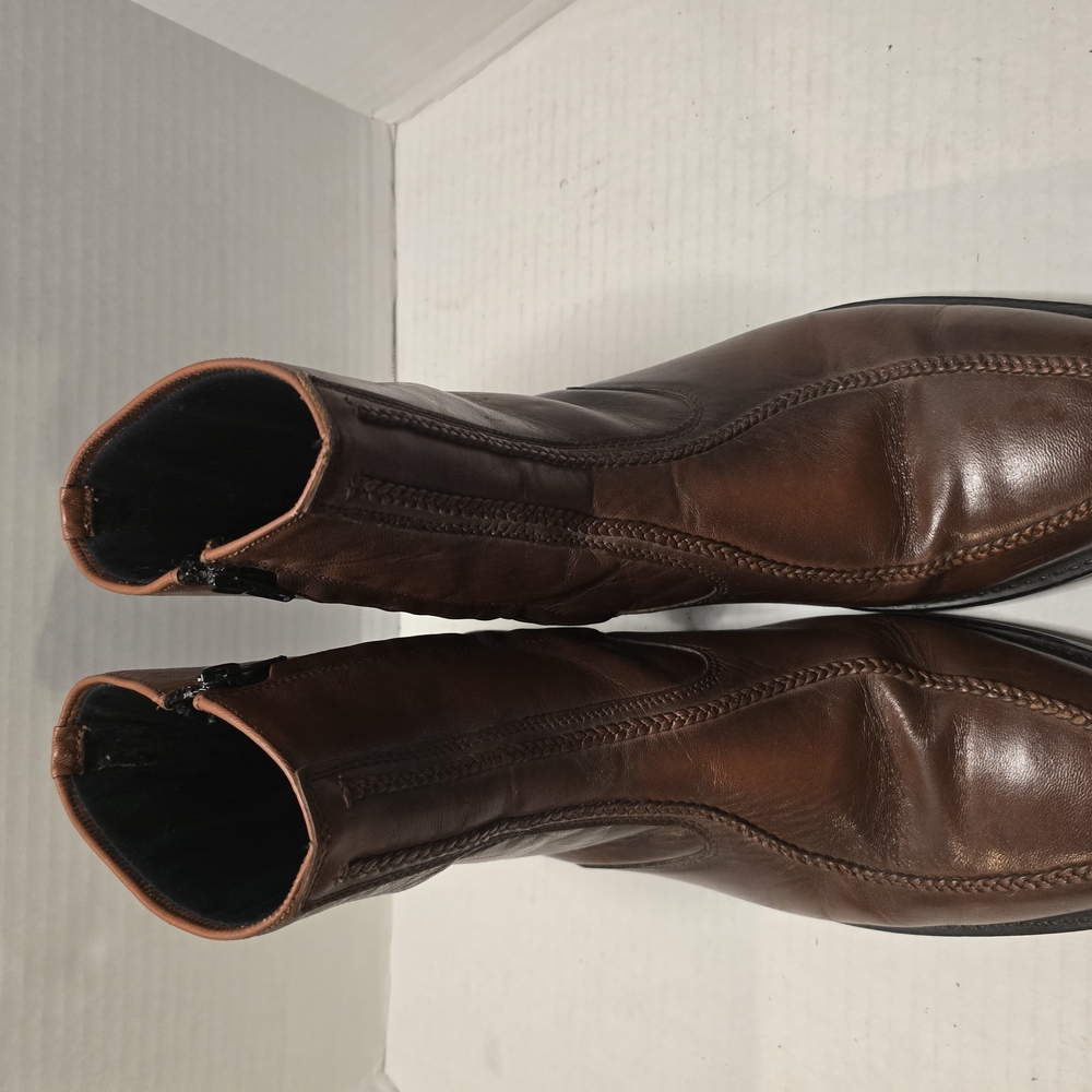 Dingo Brown Boots with Smooth Leather and Slip-On‎ Design